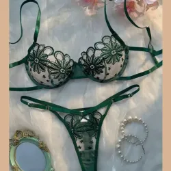 Set de dos piezas verde con borbado