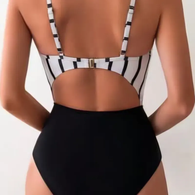 Truza enteriza negra y blanca