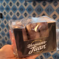 DONAS CUBIERTAS DE CACAO 3 UNIDADES