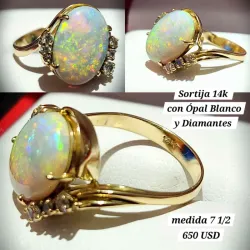 Sortija 14k con Ópal Blanco y Diamantes