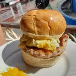 Hamburguesa Típica