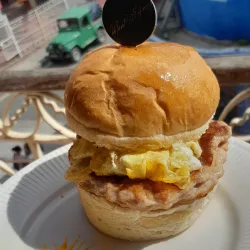 Hamburguesa Típica