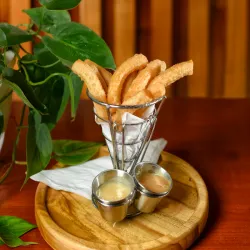 CURROS CON DULCE DE LECHE Y LECHE 