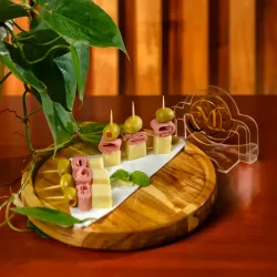 DADOS DE JAMÓN,QUESO Y ACEITUNAS