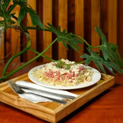 ESPAGUETIS DE JAMÓN Y QUESO GOUDA