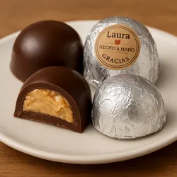 Bombón de chocolate con crema de maní