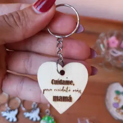 Llavero de madera grabado (cuidame, pero cuidate más mamá)