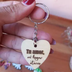 Llavero de madera grabado (tu amor mi hogar eterno)