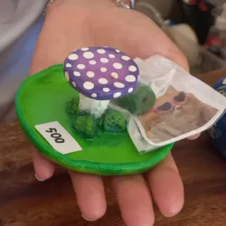 Porta incienso verde con honguito morado  + conito de retroceso