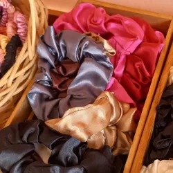 Scrunchies de satin grandes