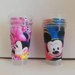 Vasos con etiquetas 