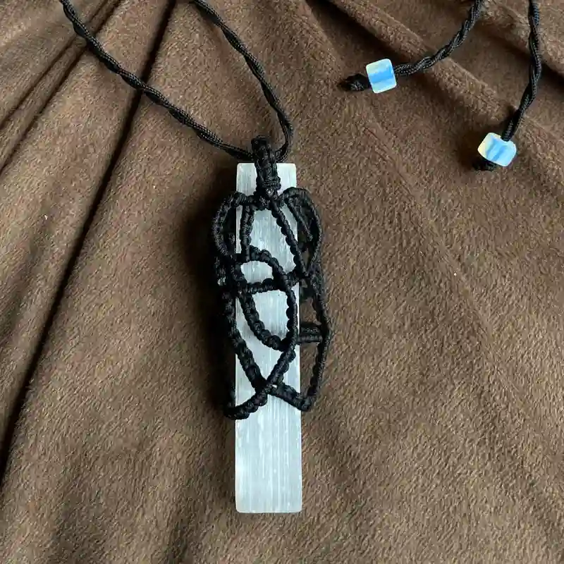 Collar de Selenita