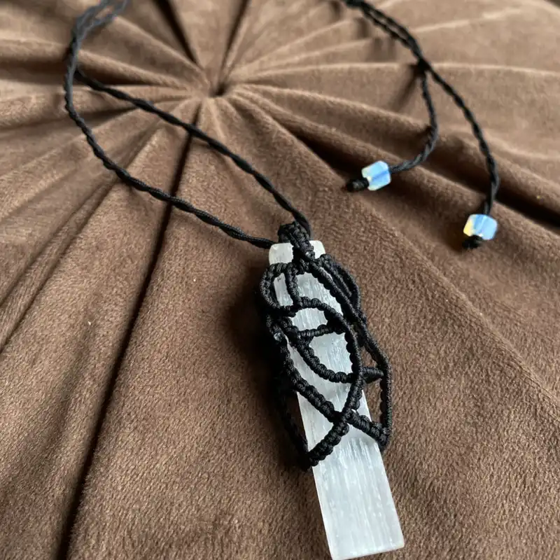 Collar de Selenita