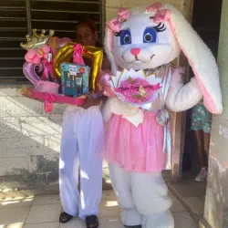 Entrega de regalos con la conejita Mily