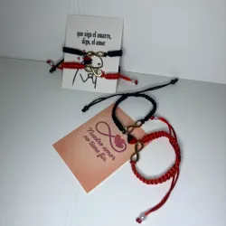 Pareja de pulseras de infinito tejidos con corazón imantado