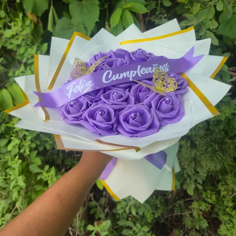 Ramo de 18 rosas eternas