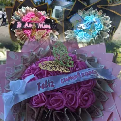 Ramo de billetes y rosas eternas