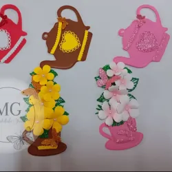 Tetera con cascada floral