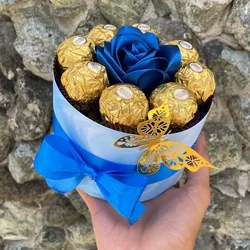 1 rosa + 8 ferreros+ personalización 