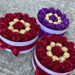 12 rosas eternas + 8 Ferreros Rocher 