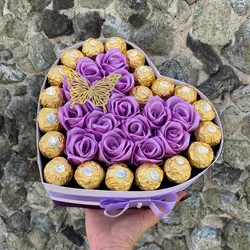 14 Rosas eternas + 20 Ferreros Rocher 