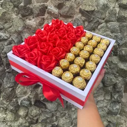 15 rosas eternas+ 21 Ferreros Rocher