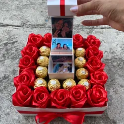 16 rosas eternas+ 12 Ferreros+ caja con 6 fotografías 