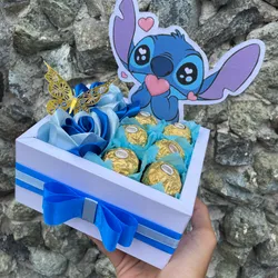 2 rosas+ 6 Ferreros+ personalización  