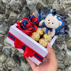2 rosas eternas+ 4 Ferreros Rocher+ peluchito 