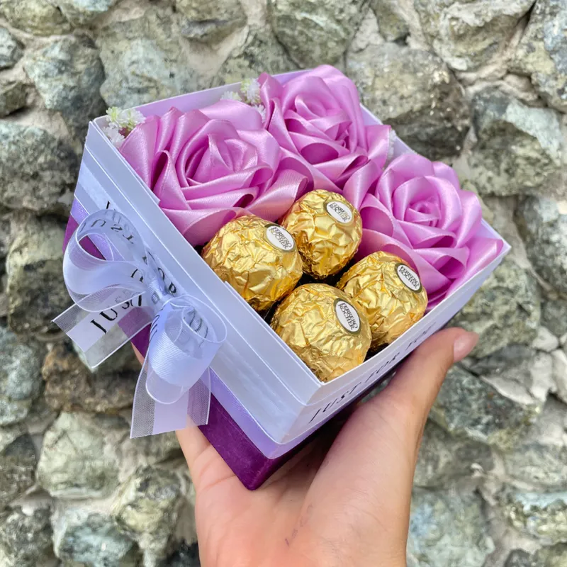 3 rosas + 4 Ferreros