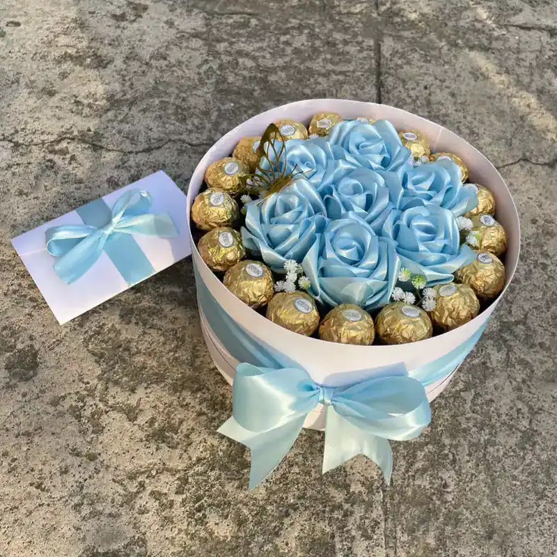 7 rosas eternas + 17 Ferrero Rocher 