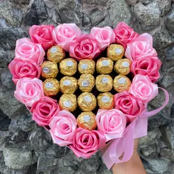 16 rosas eternas + 16 Ferreros Rocher 