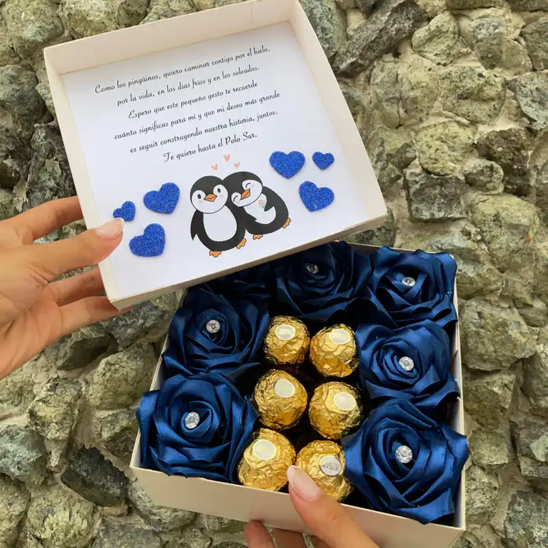 Personalización+ 7 rosas+ 6 Ferreros 