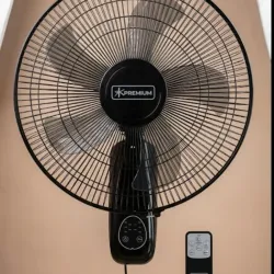 Ventilador negro con mando de pared