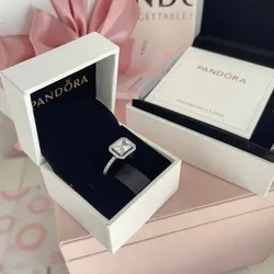 Anillo de Elegancia Atemporal Moderno