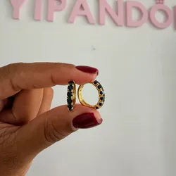 Argollas pequeñas negras