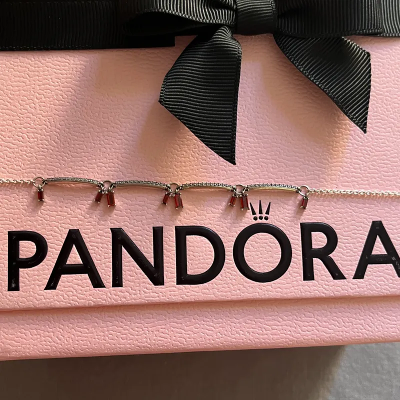 Brazalette con colgantes Rojos 