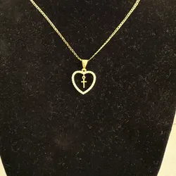 Cadena con dije de Corazón con cruz