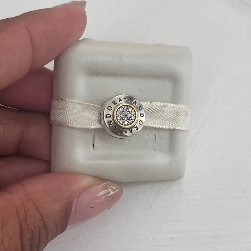 Clip de seguridad Clasico con detalle dorado