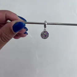 Colgante con corazones rosas