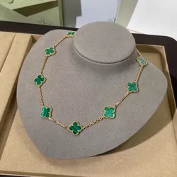 Collar Trebol verde