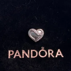 Corazon con circonias entrelazadas