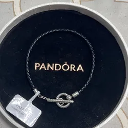 Cuero negro cierre circular 