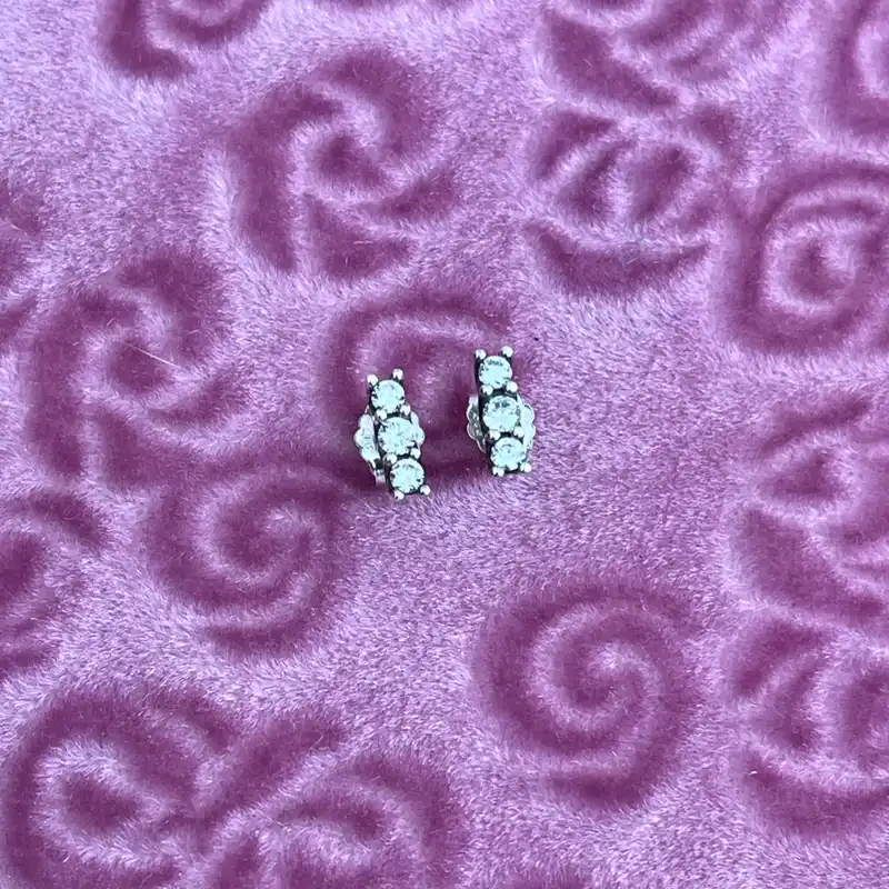 Pequeños de 3 circonias
