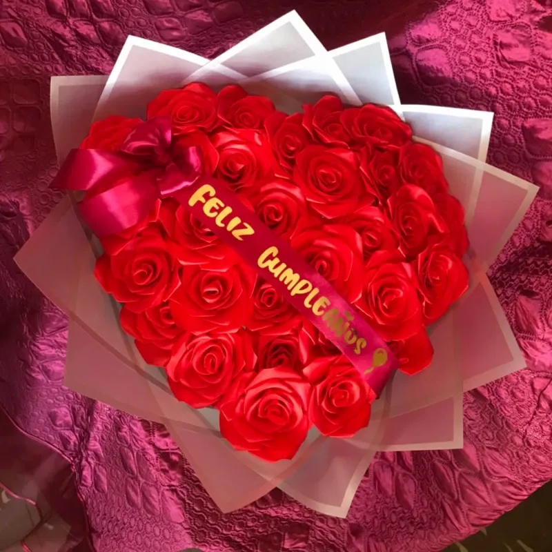 Corazón de 30 rosas