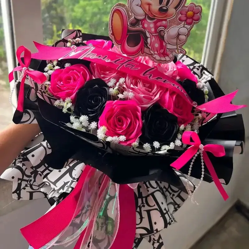 Ramo Minnie 🎀 16 rosas