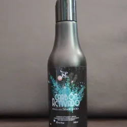 Champú de carbon activado