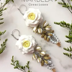 Aretes de Rosas Blancas con Botones