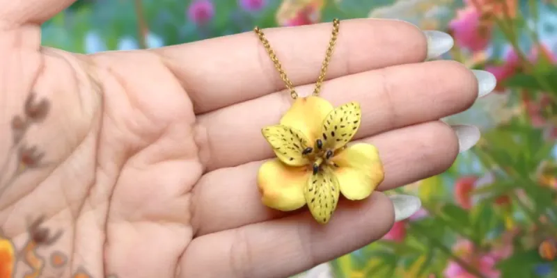 ✨ Cadena de Astromelias Amarilla✨