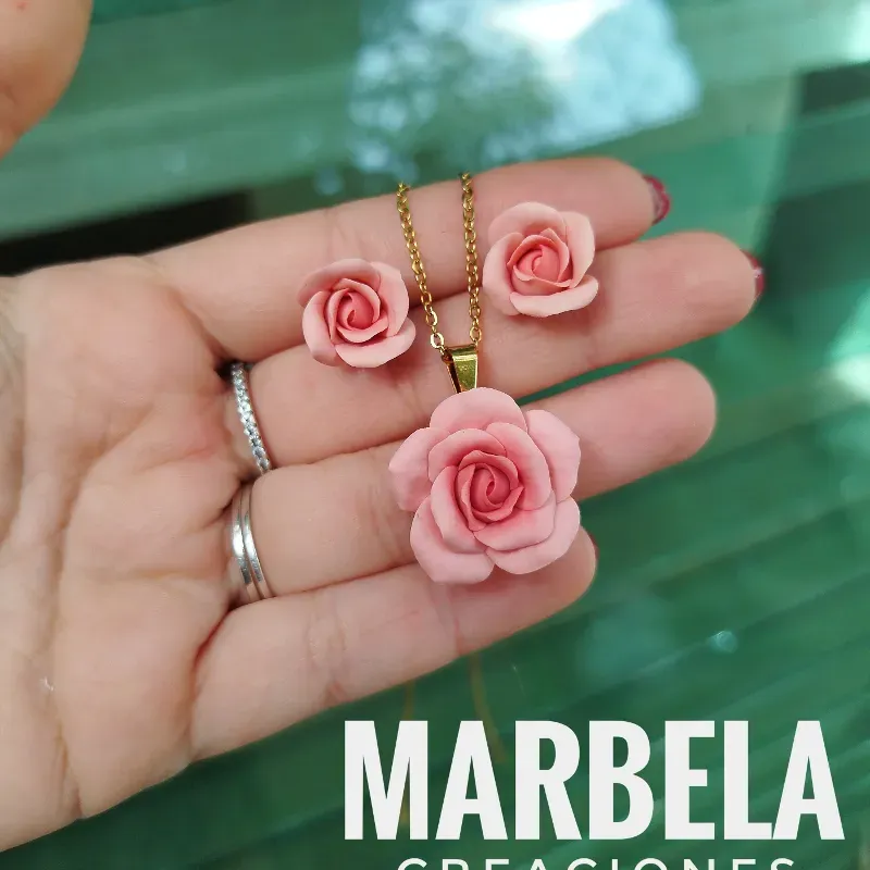 Juego de Collar y aretes de rosas 